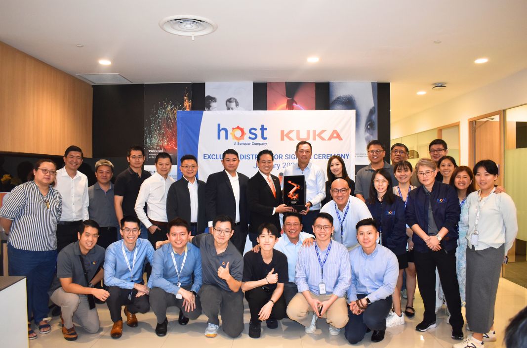 20260121 HoST KUKA Signing Group Picture