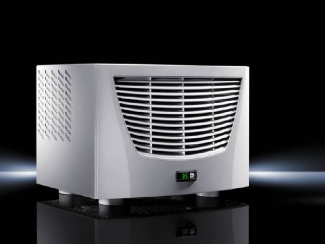 Energy-efficient Blue e roof-mounted cooling units in output categories from 500 W to 4,000 W, with integral e-Comfort controller, RiNano coating on the condenser and electrical condensate evaporation as standard.