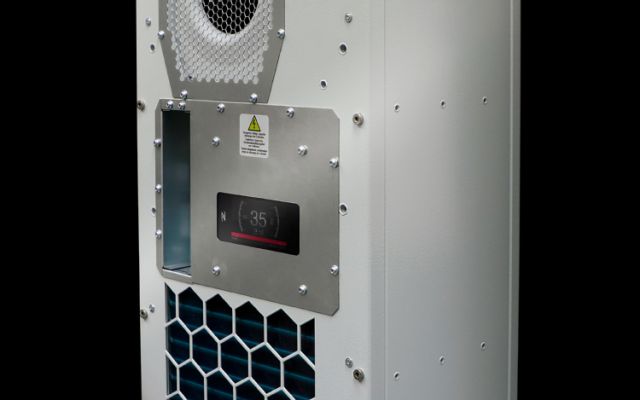 Wall-mounted cooling unit Blue e+ outdoor Total cooling output 1.50 kW